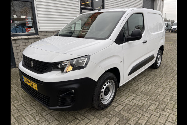 Peugeot Partner 1.2 PureTech Premium benzine grijs kenteken / originele Nederlandse bus / lease vanaf € 201 / zakelijk bpm vrij / vaste prijs rijklaar € 11.950 ex btw / airco / cruise / navigatie