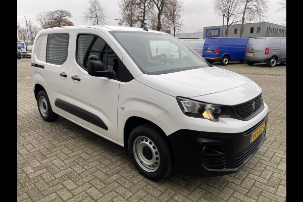 Peugeot Partner 1.2 PureTech Premium benzine grijs kenteken / originele Nederlandse bus / lease vanaf € 201 / zakelijk bpm vrij / vaste prijs rijklaar € 11.950 ex btw / airco / cruise / navigatie