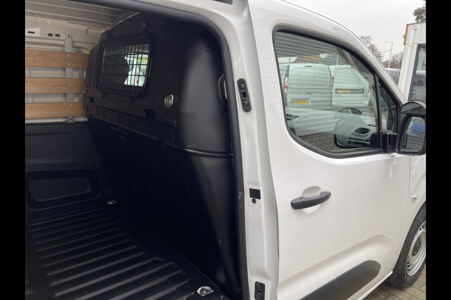 Peugeot Partner 1.2 PureTech Premium benzine grijs kenteken / originele Nederlandse bus / lease vanaf € 201 / zakelijk bpm vrij / vaste prijs rijklaar € 11.950 ex btw / airco / cruise / navigatie