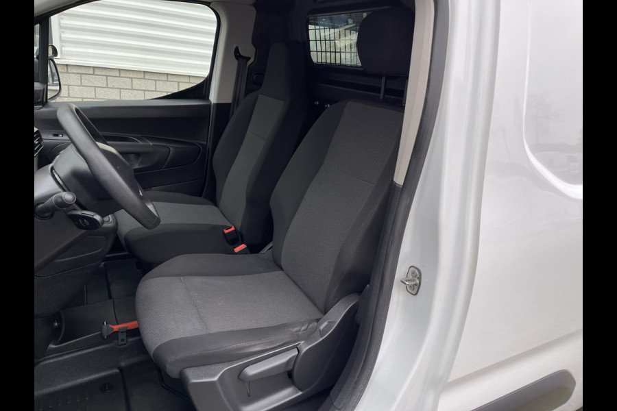 Peugeot Partner 1.2 PureTech Premium benzine grijs kenteken / originele Nederlandse bus / lease vanaf € 201 / zakelijk bpm vrij / vaste prijs rijklaar € 11.950 ex btw / airco / cruise / navigatie