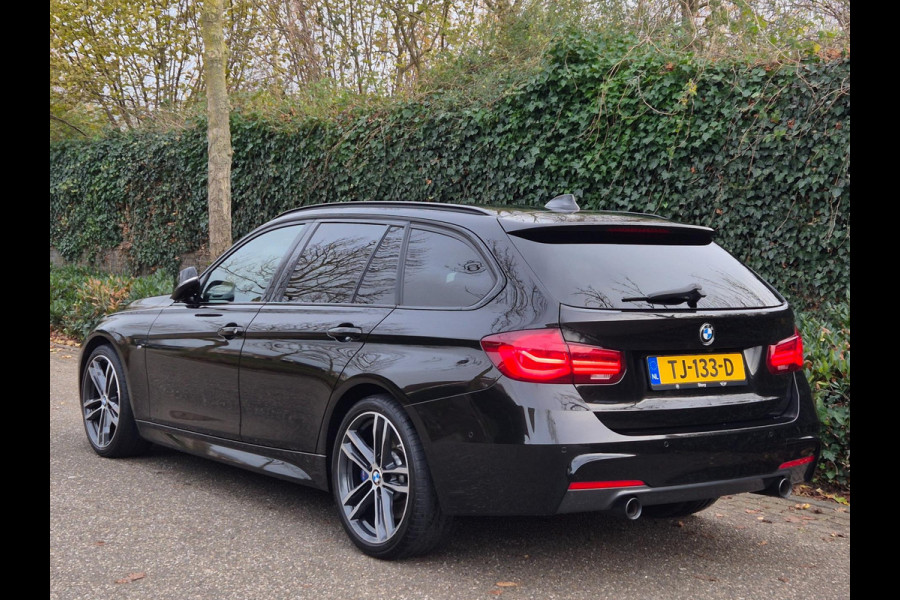 BMW 3 Serie Touring 330i M Sport X-Drive CarPlay Dig. Teller 6wb Line assist Dode Hoek ACC NAP NL Stuurverwarm 100% dealer onderho