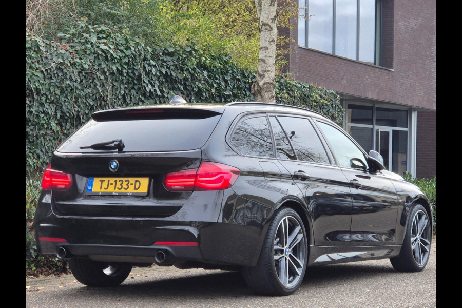 BMW 3 Serie Touring 330i M Sport X-Drive CarPlay Dig. Teller 6wb Line assist Dode Hoek ACC NAP NL Stuurverwarm 100% dealer onderho