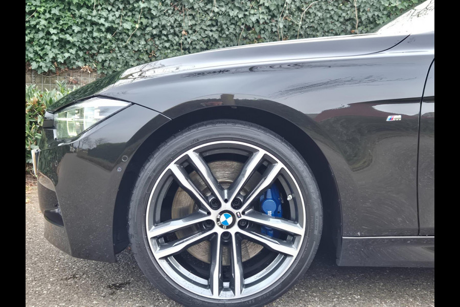 BMW 3 Serie Touring 330i M Sport X-Drive CarPlay Dig. Teller 6wb Line assist Dode Hoek ACC NAP NL Stuurverwarm 100% dealer onderho