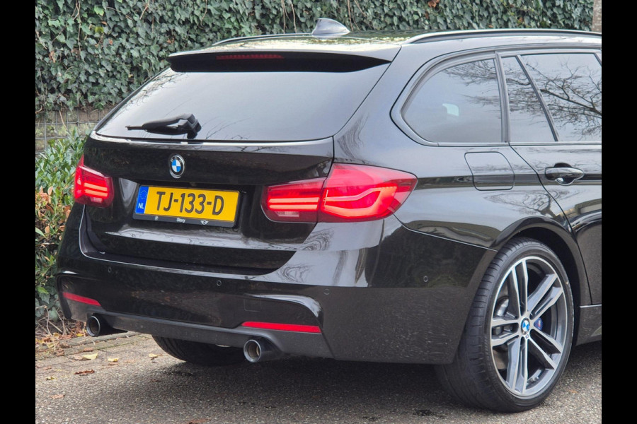 BMW 3 Serie Touring 330i M Sport X-Drive CarPlay Dig. Teller 6wb Line assist Dode Hoek ACC NAP NL Stuurverwarm 100% dealer onderho