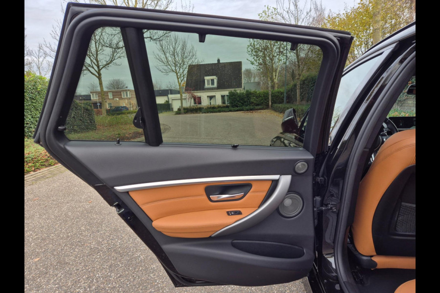 BMW 3 Serie Touring 330i M Sport X-Drive CarPlay Dig. Teller 6wb Line assist Dode Hoek ACC NAP NL Stuurverwarm 100% dealer onderho