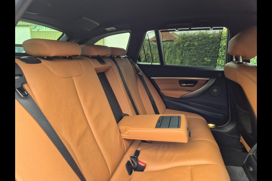 BMW 3 Serie Touring 330i M Sport X-Drive CarPlay Dig. Teller 6wb Line assist Dode Hoek ACC NAP NL Stuurverwarm 100% dealer onderho