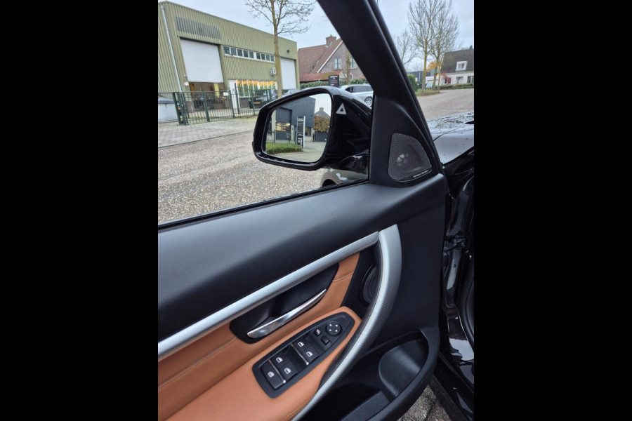 BMW 3 Serie Touring 330i M Sport X-Drive CarPlay Dig. Teller 6wb Line assist Dode Hoek ACC NAP NL Stuurverwarm 100% dealer onderho