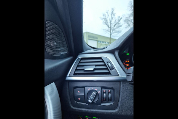 BMW 3 Serie Touring 330i M Sport X-Drive CarPlay Dig. Teller 6wb Line assist Dode Hoek ACC NAP NL Stuurverwarm 100% dealer onderho