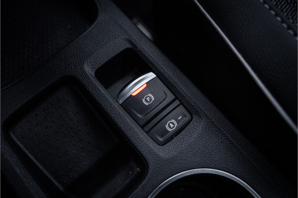 Renault Captur 1.6 E-Tech Plug-in Hybrid 160 Intens ** Panodak ** Camera ** Navigatie Rijbereik tot 56km (WLTP)