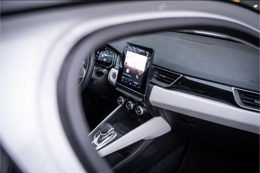 Renault Captur 1.6 E-Tech Plug-in Hybrid 160 Intens ** Panodak ** Camera ** Navigatie Rijbereik tot 56km (WLTP)