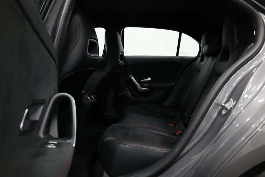 Mercedes-Benz A-Klasse 180 AMG LED/VIRTUAL/HALF LEDER+S.VERWARMING/18" LMV/CAM/LINE/ACC/ECC/12 MDN GARANTIE!