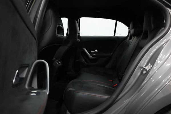 Mercedes-Benz A-Klasse 180 AMG LED/VIRTUAL/HALF LEDER+S.VERWARMING/18" LMV/CAM/LINE/ACC/ECC/12 MDN GARANTIE!