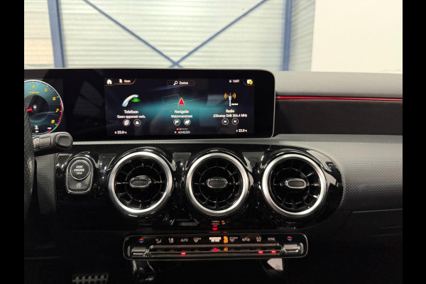 Mercedes-Benz A-Klasse 180 AMG LED/VIRTUAL/HALF LEDER+S.VERWARMING/18" LMV/CAM/LINE/ACC/ECC/12 MDN GARANTIE!