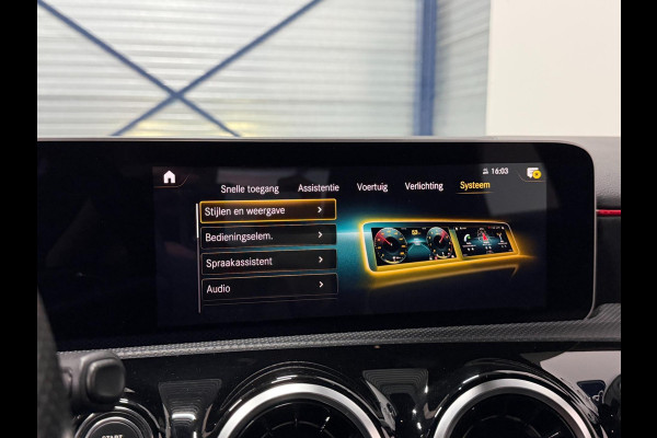 Mercedes-Benz A-Klasse 180 AMG LED/VIRTUAL/HALF LEDER+S.VERWARMING/18" LMV/CAM/LINE/ACC/ECC/12 MDN GARANTIE!