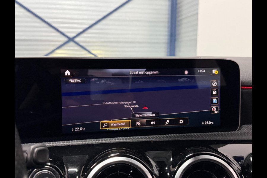 Mercedes-Benz A-Klasse 180 AMG LED/VIRTUAL/HALF LEDER+S.VERWARMING/18" LMV/CAM/LINE/ACC/ECC/12 MDN GARANTIE!