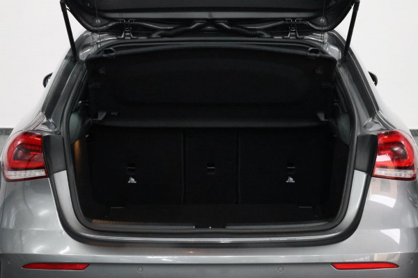 Mercedes-Benz A-Klasse 180 AMG LED/VIRTUAL/HALF LEDER+S.VERWARMING/18" LMV/CAM/LINE/ACC/ECC/12 MDN GARANTIE!