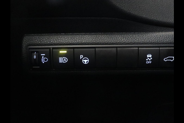 Toyota Corolla 2.0 Hybrid GR-Sport Plus | Head-Up | Stoelverwarming | Camera | Sportstoelen | Adaptive cruise | Carplay | Keyless | Navigatie | Park Assist | Full LED