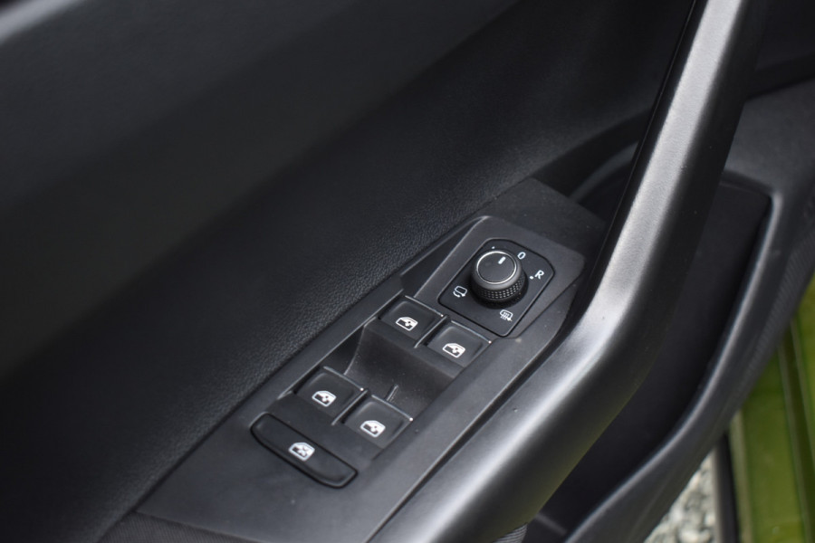 Volkswagen Taigo TSI 110PK DSG STYLE SPORT CAMERA/NAVI/LEDER