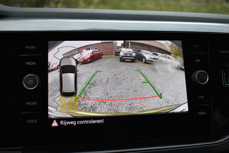 Volkswagen Taigo TSI 110PK DSG STYLE SPORT CAMERA/NAVI/LEDER