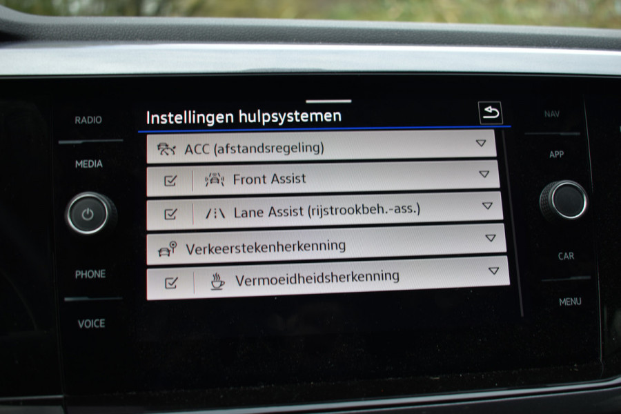 Volkswagen Taigo TSI 110PK DSG STYLE SPORT CAMERA/NAVI/LEDER