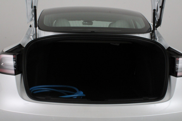 Tesla Model 3 Long Range AWD 75 kWh | Achterbank verwarmd | Autonomous Emergency Braking | Basic Autopilot