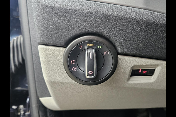 Volkswagen Transporter 2.0 TDI L2H1 Comfortline Plus 150 pk Automaat | Navigatie | Full led | Trekhaak | Side bars | Imperiaal | Adaptieve cruise control | Voorruitverwarming | 1ste eigenaar etc.