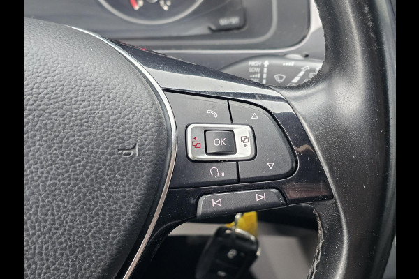 Volkswagen Transporter 2.0 TDI L2H1 Comfortline Plus 150 pk Automaat | Navigatie | Full led | Trekhaak | Side bars | Imperiaal | Adaptieve cruise control | Voorruitverwarming | 1ste eigenaar etc.