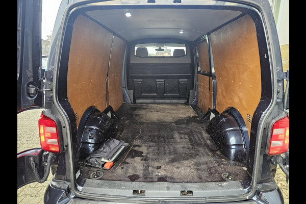 Volkswagen Transporter 2.0 TDI L2H1 Comfortline Plus 150 pk Automaat | Navigatie | Full led | Trekhaak | Side bars | Imperiaal | Adaptieve cruise control | Voorruitverwarming | 1ste eigenaar etc.