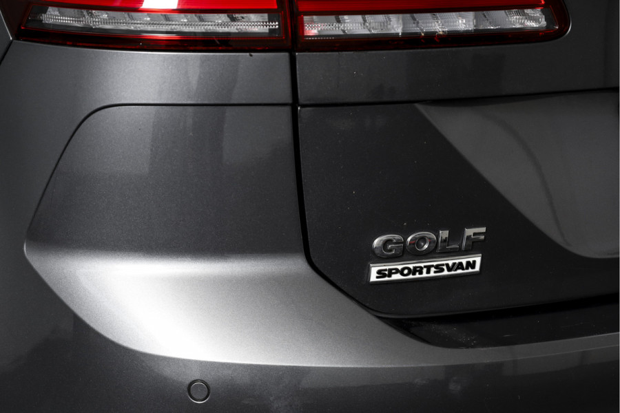 Volkswagen Golf Sportsvan 1.5 TSI ACT 130 PK Comfortline - Automaat | Adapt. Cruise | Stoelverw. | PDC | Camera | App.Connect + NAV. | ECC | DAB | Trekhaak | LM 16" |