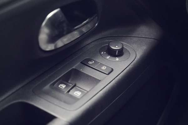 Volkswagen up! 1.0 TSI BMT high up! / NL-Auto / 90 PK / Camera / Beats Audio / Cruise / Airco / 15" LMV