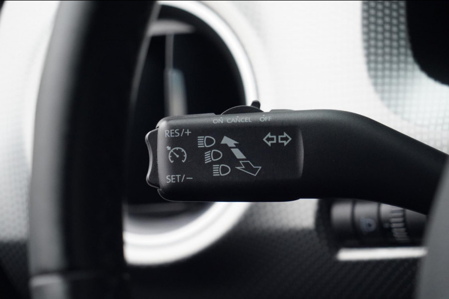 Volkswagen up! 1.0 TSI BMT high up! / NL-Auto / 90 PK / Camera / Beats Audio / Cruise / Airco / 15" LMV