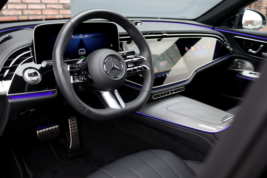Mercedes-Benz E-Klasse Estate 300 e Premium+ AMG Line | Airmatic | Hyperscreen | Distronic+ | Memory | Massage | Burmester | Stoelventilatie | 3D-Display | HUD | Verwarmd Stuurwiel | Trekhaak | Digital Light |