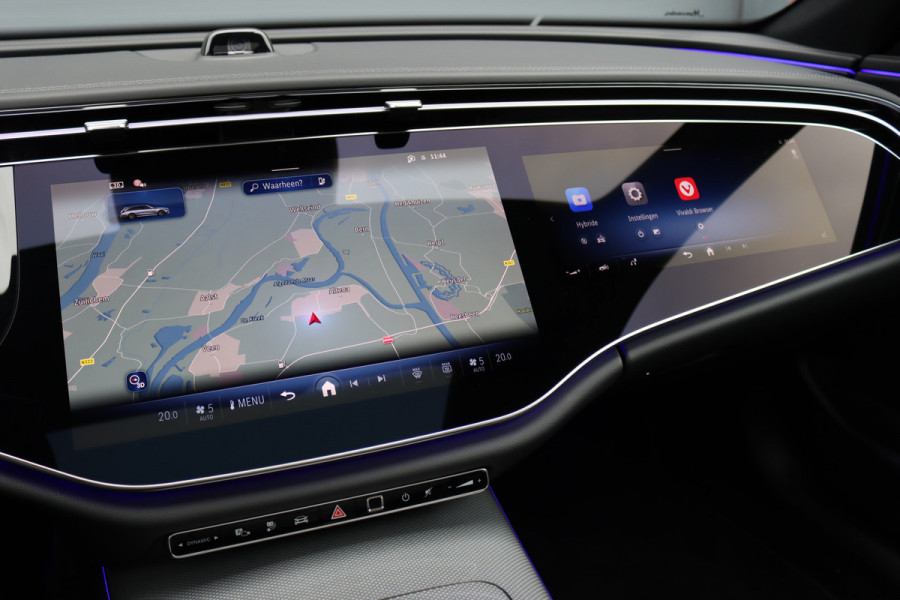 Mercedes-Benz E-Klasse Estate 300 e Premium+ AMG Line | Airmatic | Hyperscreen | Distronic+ | Memory | Massage | Burmester | Stoelventilatie | 3D-Display | HUD | Verwarmd Stuurwiel | Trekhaak | Digital Light |