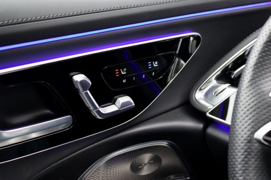 Mercedes-Benz E-Klasse Estate 300 e Premium+ AMG Line | Airmatic | Hyperscreen | Distronic+ | Memory | Massage | Burmester | Stoelventilatie | 3D-Display | HUD | Verwarmd Stuurwiel | Trekhaak | Digital Light |