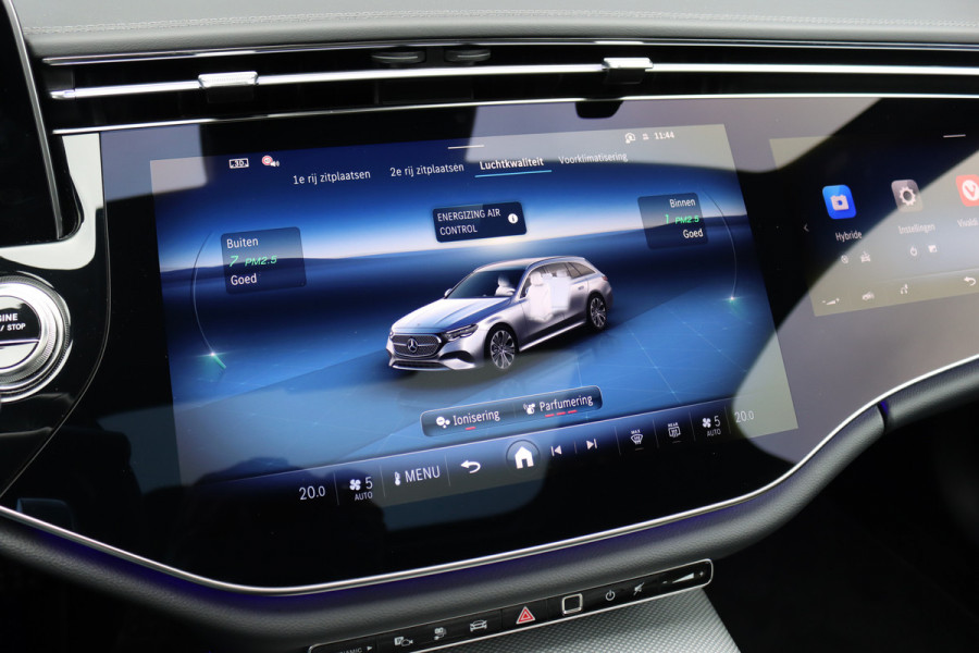 Mercedes-Benz E-Klasse Estate 300 e Premium+ AMG Line | Airmatic | Hyperscreen | Distronic+ | Memory | Massage | Burmester | Stoelventilatie | 3D-Display | HUD | Verwarmd Stuurwiel | Trekhaak | Digital Light |
