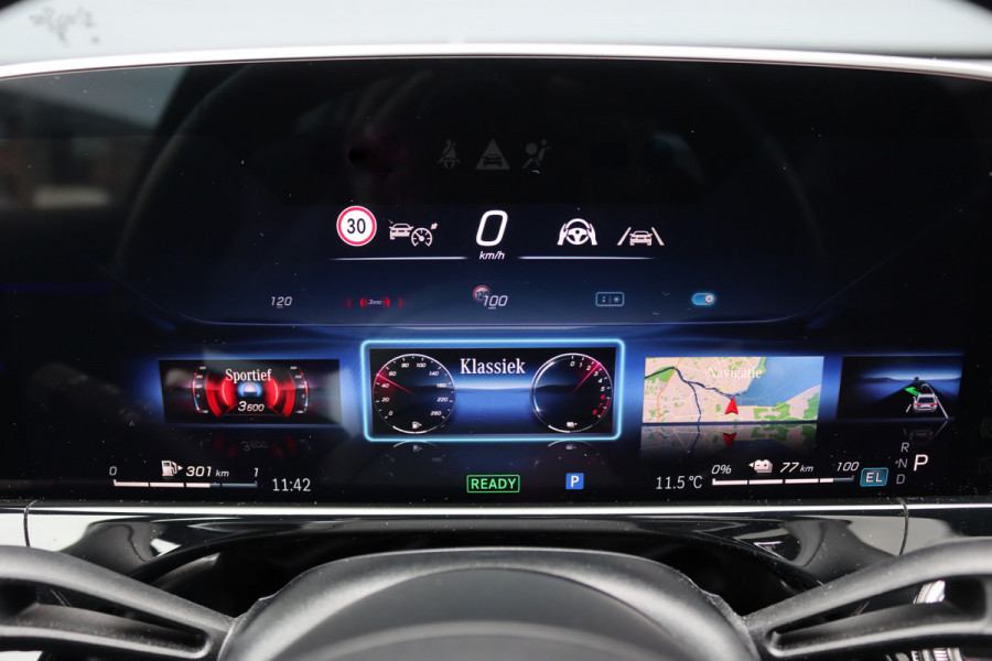 Mercedes-Benz E-Klasse Estate 300 e Premium+ AMG Line | Airmatic | Hyperscreen | Distronic+ | Memory | Massage | Burmester | Stoelventilatie | 3D-Display | HUD | Verwarmd Stuurwiel | Trekhaak | Digital Light |