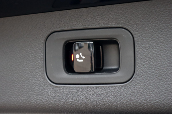Mercedes-Benz E-Klasse Estate 300 e Premium+ AMG Line | Airmatic | Hyperscreen | Distronic+ | Memory | Massage | Burmester | Stoelventilatie | 3D-Display | HUD | Verwarmd Stuurwiel | Trekhaak | Digital Light |