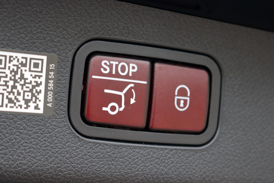 Mercedes-Benz E-Klasse Estate 300 e Premium+ AMG Line | Airmatic | Hyperscreen | Distronic+ | Memory | Massage | Burmester | Stoelventilatie | 3D-Display | HUD | Verwarmd Stuurwiel | Trekhaak | Digital Light |