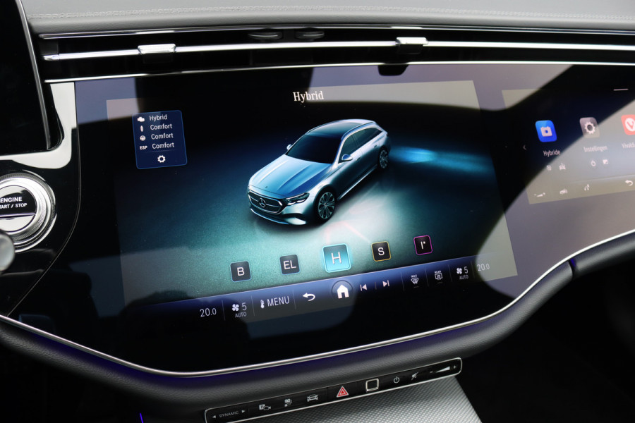 Mercedes-Benz E-Klasse Estate 300 e Premium+ AMG Line | Airmatic | Hyperscreen | Distronic+ | Memory | Massage | Burmester | Stoelventilatie | 3D-Display | HUD | Verwarmd Stuurwiel | Trekhaak | Digital Light |