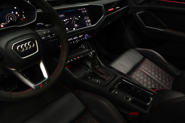 Audi RSQ3 Sportback TFSI RS 360° Panorama ACC Sonos Memory Leer Navi Sonos Climate voor en achter PDC 21" LM velgen Fabrieksgarantie t/m 2029!