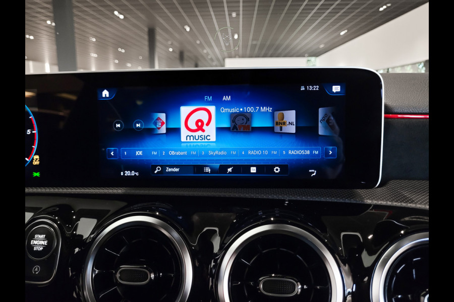 Mercedes-Benz A-Klasse 180 d AMG Night|Panorama|Widescreen|LED|MBUX Aut7