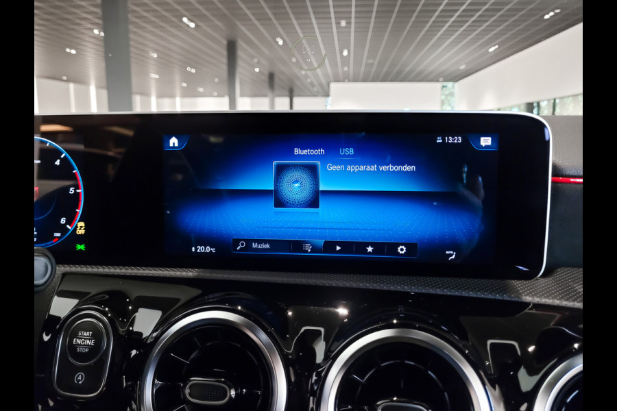 Mercedes-Benz A-Klasse 180 d AMG Night|Panorama|Widescreen|LED|MBUX Aut7