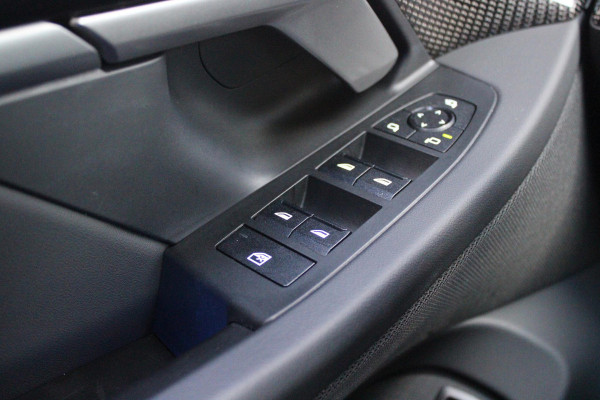 BMW 5 Serie Touring 520i M-SPORT | PANORAMA DAK | TREKHAAK ELEKTRISCH WEGKLAPBAAR | HARMAN KARDON AUDIO SYSTEM | SHADOW LINE PAKKET | ELEKTRISCH VERSTELBARE VOORSTOELEN MET GEHEUGENFUNCTIE | STOEL VENTILATIE VOOR | STOEL VERWARMING VOOR + ACHTER | 360° CAMERA | DRAADLOZE TELEFOONLADER | STAND VERWARMING | LEDEREN BEKLEDING "VEGANZA ZWART" | WARMTEWEREND GLAS | SPORT CHASSIS "M-TECHNIC" | INNOVATIE PAKKET: (HEAD UP DISPLAY/LIVE NAVIGATIE/INTERIEUR CAMERA/PARKEERSENSOREN VOOR+ACHTER/CONNECTED SERVICES) | DRAADLOZE APPLE CARPLAY/ANDROID AUTO | TRAVEL PAKKET (ELEKTRISCH BEDIENBARE ACH