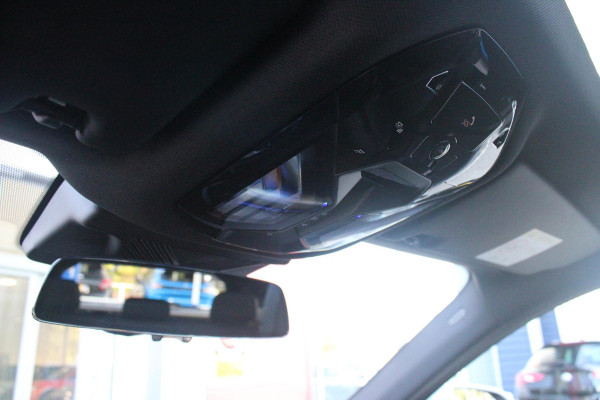 BMW 5 Serie Touring 520i M-SPORT | PANORAMA DAK | TREKHAAK ELEKTRISCH WEGKLAPBAAR | HARMAN KARDON AUDIO SYSTEM | SHADOW LINE PAKKET | ELEKTRISCH VERSTELBARE VOORSTOELEN MET GEHEUGENFUNCTIE | STOEL VENTILATIE VOOR | STOEL VERWARMING VOOR + ACHTER | 360° CAMERA | DRAADLOZE TELEFOONLADER | STAND VERWARMING | LEDEREN BEKLEDING "VEGANZA ZWART" | WARMTEWEREND GLAS | SPORT CHASSIS "M-TECHNIC" | INNOVATIE PAKKET: (HEAD UP DISPLAY/LIVE NAVIGATIE/INTERIEUR CAMERA/PARKEERSENSOREN VOOR+ACHTER/CONNECTED SERVICES) | DRAADLOZE APPLE CARPLAY/ANDROID AUTO | TRAVEL PAKKET (ELEKTRISCH BEDIENBARE ACH