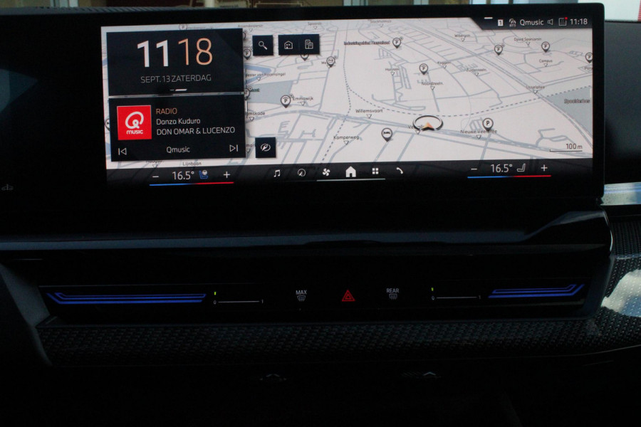 BMW 5 Serie Touring 520i M-SPORT | PANORAMA DAK | TREKHAAK ELEKTRISCH WEGKLAPBAAR | HARMAN KARDON AUDIO SYSTEM | SHADOW LINE PAKKET | ELEKTRISCH VERSTELBARE VOORSTOELEN MET GEHEUGENFUNCTIE | STOEL VENTILATIE VOOR | STOEL VERWARMING VOOR + ACHTER | 360° CAMERA | DRAADLOZE TELEFOONLADER | STAND VERWARMING | LEDEREN BEKLEDING "VEGANZA ZWART" | WARMTEWEREND GLAS | SPORT CHASSIS "M-TECHNIC" | INNOVATIE PAKKET: (HEAD UP DISPLAY/LIVE NAVIGATIE/INTERIEUR CAMERA/PARKEERSENSOREN VOOR+ACHTER/CONNECTED SERVICES) | DRAADLOZE APPLE CARPLAY/ANDROID AUTO | TRAVEL PAKKET (ELEKTRISCH BEDIENBARE ACH