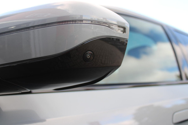 BMW 5 Serie Touring 520i M-SPORT | PANORAMA DAK | TREKHAAK ELEKTRISCH WEGKLAPBAAR | HARMAN KARDON AUDIO SYSTEM | SHADOW LINE PAKKET | ELEKTRISCH VERSTELBARE VOORSTOELEN MET GEHEUGENFUNCTIE | STOEL VENTILATIE VOOR | STOEL VERWARMING VOOR + ACHTER | 360° CAMERA | DRAADLOZE TELEFOONLADER | STAND VERWARMING | LEDEREN BEKLEDING "VEGANZA ZWART" | WARMTEWEREND GLAS | SPORT CHASSIS "M-TECHNIC" | INNOVATIE PAKKET: (HEAD UP DISPLAY/LIVE NAVIGATIE/INTERIEUR CAMERA/PARKEERSENSOREN VOOR+ACHTER/CONNECTED SERVICES) | DRAADLOZE APPLE CARPLAY/ANDROID AUTO | TRAVEL PAKKET (ELEKTRISCH BEDIENBARE ACH