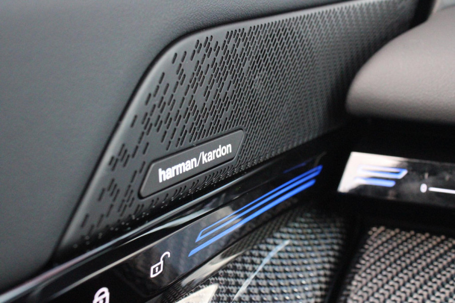 BMW 5 Serie Touring 520i M-SPORT | PANORAMA DAK | TREKHAAK ELEKTRISCH WEGKLAPBAAR | HARMAN KARDON AUDIO SYSTEM | SHADOW LINE PAKKET | ELEKTRISCH VERSTELBARE VOORSTOELEN MET GEHEUGENFUNCTIE | STOEL VENTILATIE VOOR | STOEL VERWARMING VOOR + ACHTER | 360° CAMERA | DRAADLOZE TELEFOONLADER | STAND VERWARMING | LEDEREN BEKLEDING "VEGANZA ZWART" | WARMTEWEREND GLAS | SPORT CHASSIS "M-TECHNIC" | INNOVATIE PAKKET: (HEAD UP DISPLAY/LIVE NAVIGATIE/INTERIEUR CAMERA/PARKEERSENSOREN VOOR+ACHTER/CONNECTED SERVICES) | DRAADLOZE APPLE CARPLAY/ANDROID AUTO | TRAVEL PAKKET (ELEKTRISCH BEDIENBARE ACH