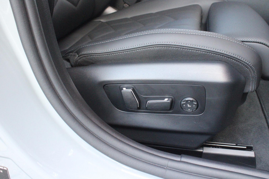 BMW 5 Serie Touring 520i M-SPORT | PANORAMA DAK | TREKHAAK ELEKTRISCH WEGKLAPBAAR | HARMAN KARDON AUDIO SYSTEM | SHADOW LINE PAKKET | ELEKTRISCH VERSTELBARE VOORSTOELEN MET GEHEUGENFUNCTIE | STOEL VENTILATIE VOOR | STOEL VERWARMING VOOR + ACHTER | 360° CAMERA | DRAADLOZE TELEFOONLADER | STAND VERWARMING | LEDEREN BEKLEDING "VEGANZA ZWART" | WARMTEWEREND GLAS | SPORT CHASSIS "M-TECHNIC" | INNOVATIE PAKKET: (HEAD UP DISPLAY/LIVE NAVIGATIE/INTERIEUR CAMERA/PARKEERSENSOREN VOOR+ACHTER/CONNECTED SERVICES) | DRAADLOZE APPLE CARPLAY/ANDROID AUTO | TRAVEL PAKKET (ELEKTRISCH BEDIENBARE ACH