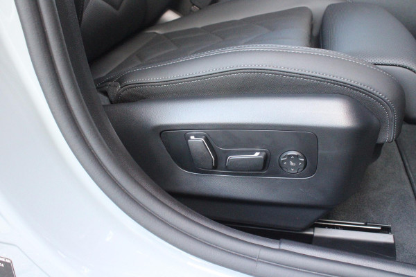 BMW 5 Serie Touring 520i M-SPORT | PANORAMA DAK | TREKHAAK ELEKTRISCH WEGKLAPBAAR | HARMAN KARDON AUDIO SYSTEM | SHADOW LINE PAKKET | ELEKTRISCH VERSTELBARE VOORSTOELEN MET GEHEUGENFUNCTIE | STOEL VENTILATIE VOOR | STOEL VERWARMING VOOR + ACHTER | 360° CAMERA | DRAADLOZE TELEFOONLADER | STAND VERWARMING | LEDEREN BEKLEDING "VEGANZA ZWART" | WARMTEWEREND GLAS | SPORT CHASSIS "M-TECHNIC" | INNOVATIE PAKKET: (HEAD UP DISPLAY/LIVE NAVIGATIE/INTERIEUR CAMERA/PARKEERSENSOREN VOOR+ACHTER/CONNECTED SERVICES) | DRAADLOZE APPLE CARPLAY/ANDROID AUTO | TRAVEL PAKKET (ELEKTRISCH BEDIENBARE ACH