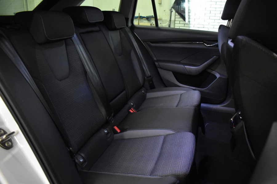 Škoda Octavia Combi TSI iV PHEV 204PK DSG HYBRID BUSINESS NAVI/CARPLAY/PDC